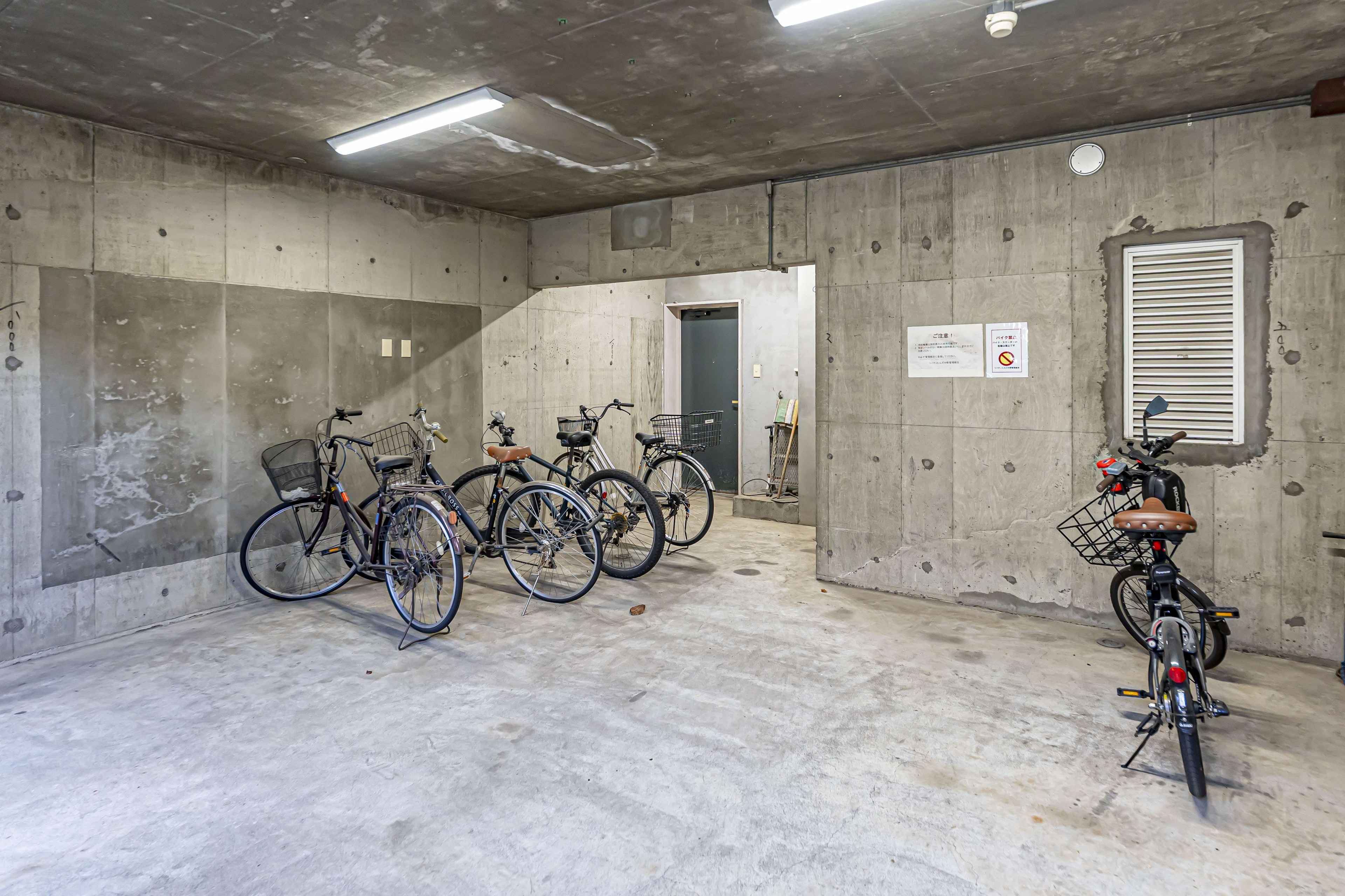 バイク置場・駐輪場
