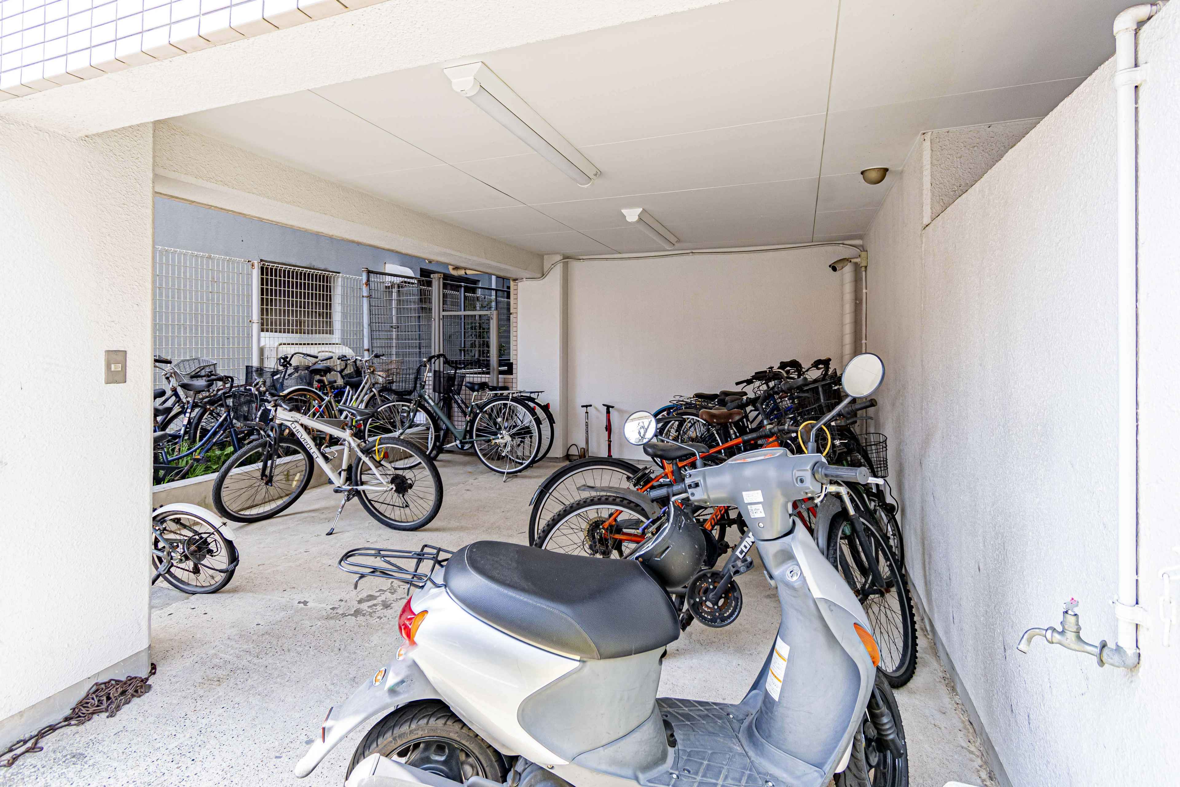 バイク置場・駐輪場